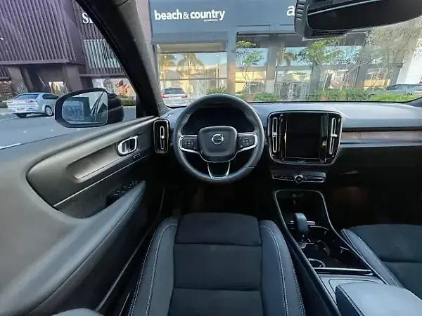 Volvo XC40 Recharge - Imagem 12