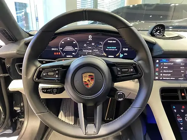Porsche Taycan - Imagem 14