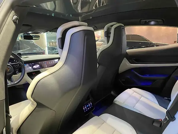 Porsche Taycan - Imagem 15