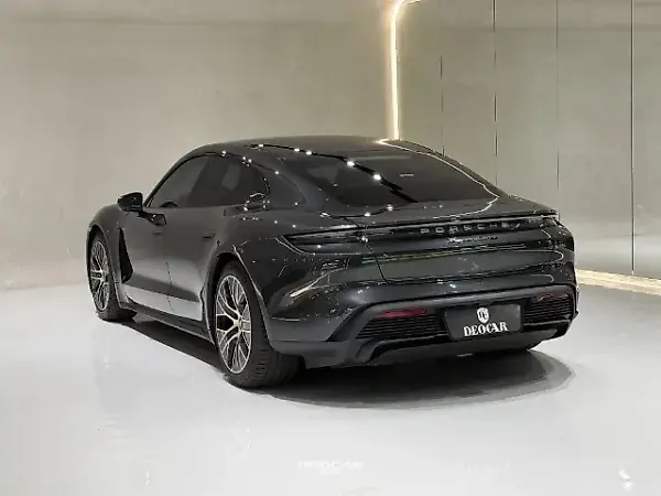 Porsche Taycan - Imagem 4