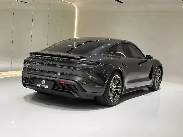 Porsche Taycan - Imagem 6