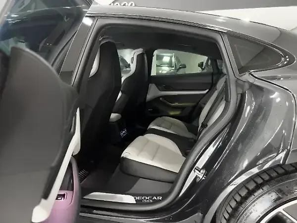 Porsche Taycan - Imagem 9