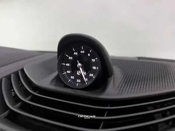 Porsche Taycan - Imagem 17