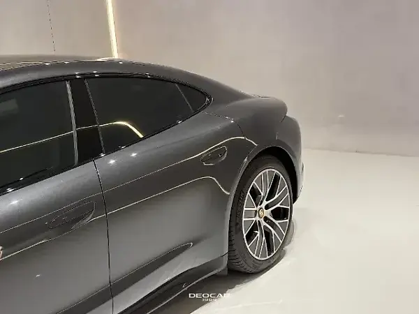Porsche Taycan - Imagem 20