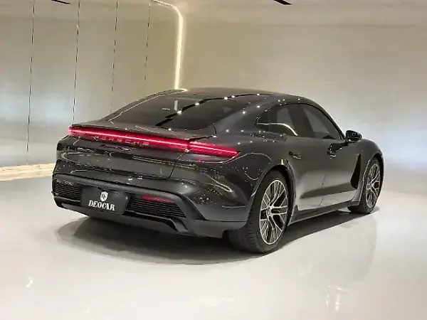 Porsche Taycan - Imagem 19