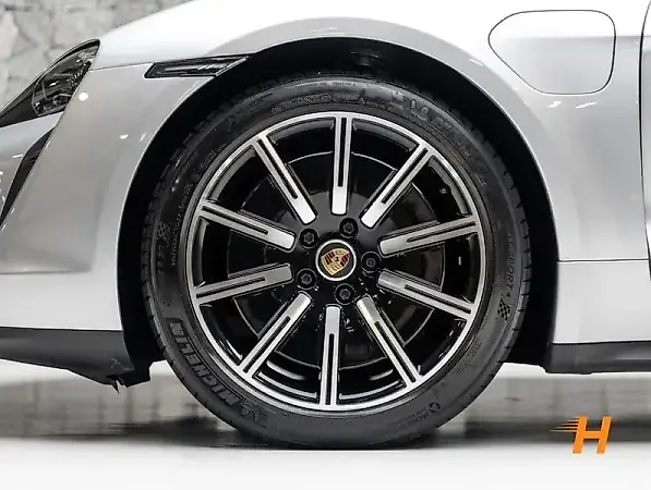 Porsche Taycan - Imagem 6