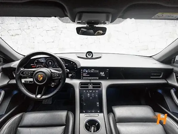 Porsche Taycan - Imagem 8