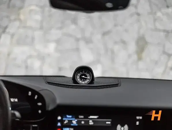 Porsche Taycan - Imagem 11