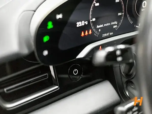 Porsche Taycan - Imagem 13