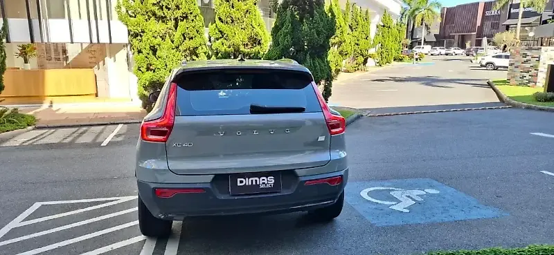Volvo XC40 Recharge - Imagem 4