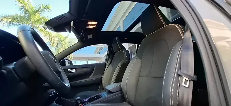 Volvo XC40 Recharge - Imagem 8