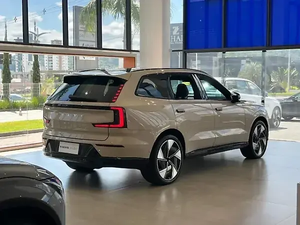 Volvo Ex90 - Imagem 3