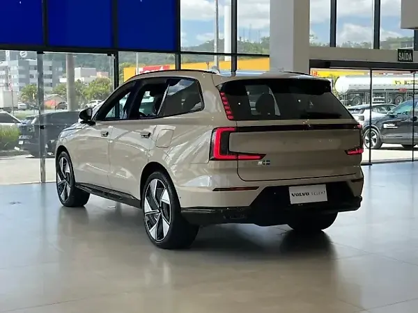 Volvo Ex90 - Imagem 4