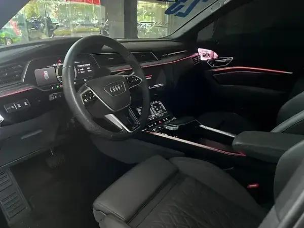 Audi E-tron Sportback - Imagem 14