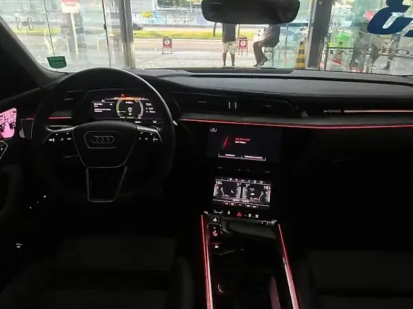 Audi E-tron Sportback - Imagem 13
