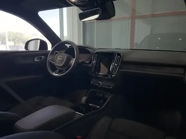Volvo XC40 Recharge - Imagem 12
