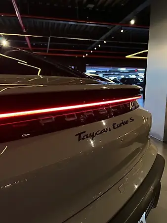 Porsche Taycan - Imagem 16