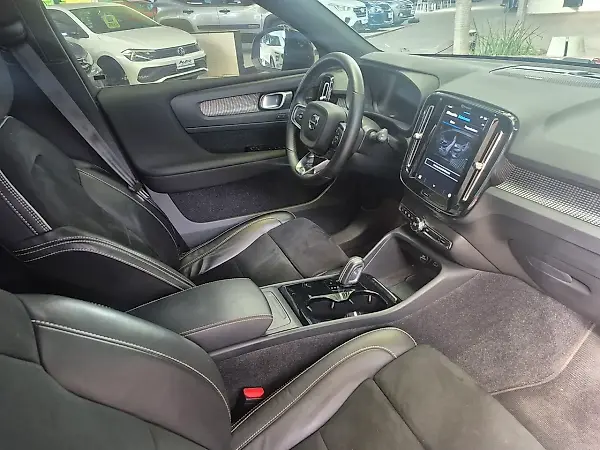 Volvo XC40 Recharge - Imagem 4