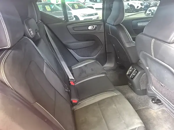 Volvo XC40 Recharge - Imagem 6