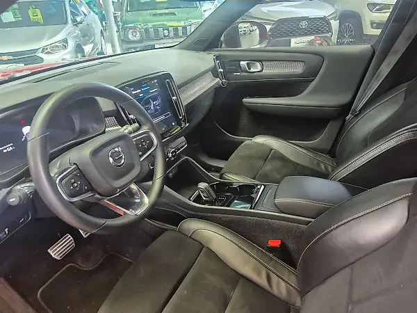 Volvo XC40 Recharge - Imagem 8