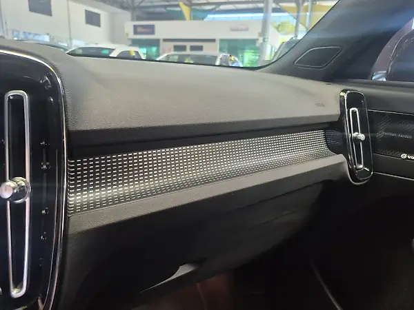 Volvo XC40 Recharge - Imagem 14
