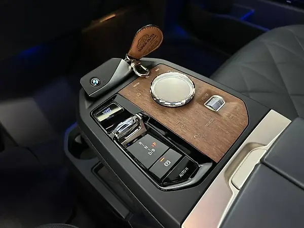 BMW Ix - Imagem 14
