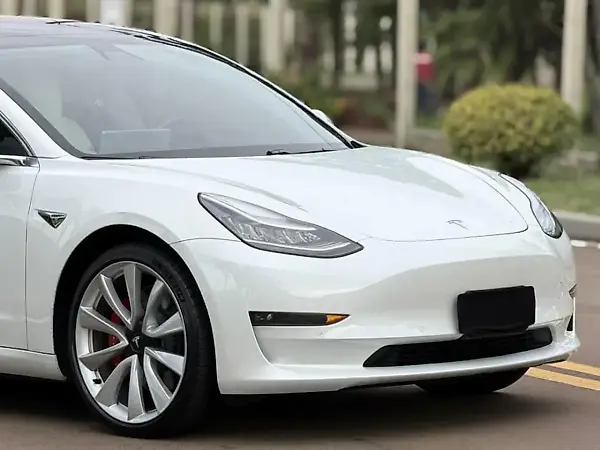Tesla Model 3 - Imagem 4