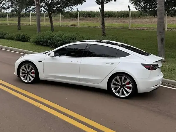 Tesla Model 3 - Imagem 5
