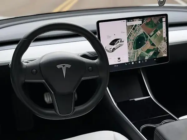 Tesla Model 3 - Imagem 7