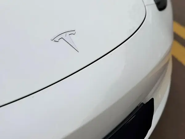 Tesla Model 3 - Imagem 10