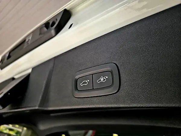 Volvo XC40 Recharge - Imagem 8