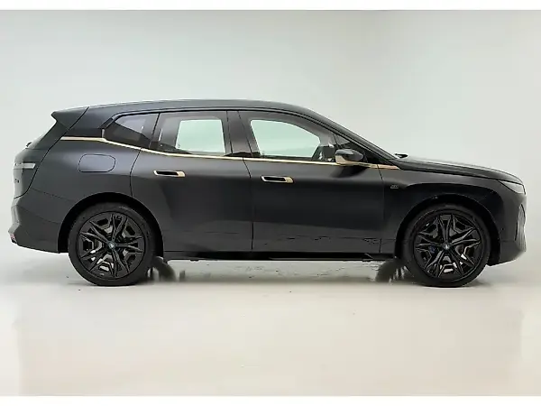 BMW Ix - Imagem 2