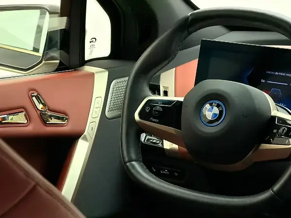 BMW Ix - Imagem 18