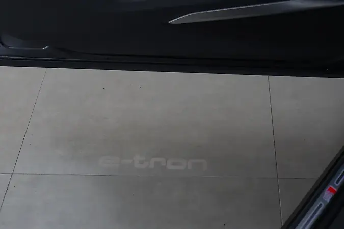 Audi E-tron S Sportback - Imagem 12