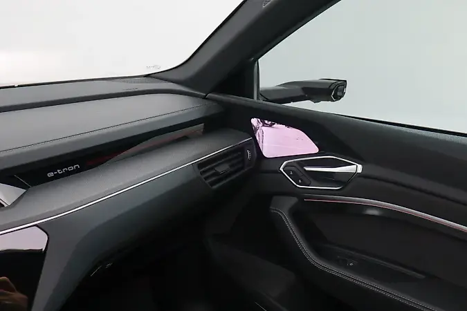 Audi E-tron S Sportback - Imagem 13