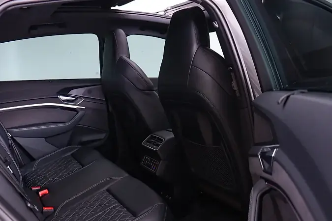 Audi E-tron S Sportback - Imagem 18