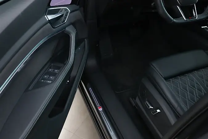 Audi E-tron S Sportback - Imagem 16