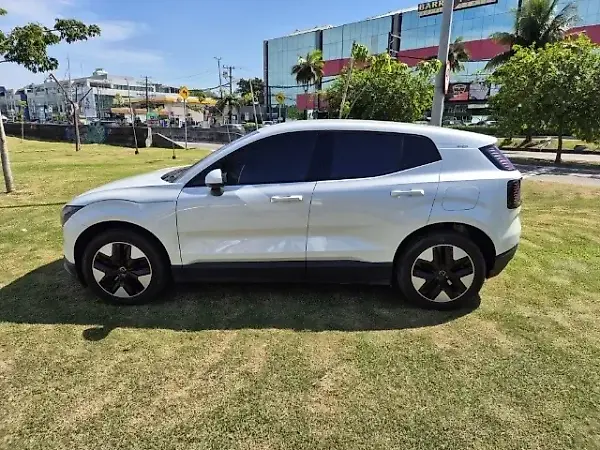Volvo EX30 - Imagem 2