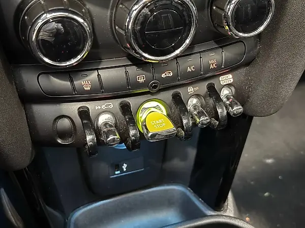 Mini Cooper SE - Imagem 12