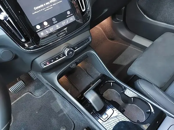 Volvo XC40 Recharge - Imagem 18