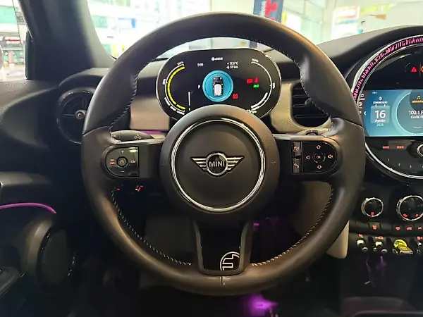 Mini Cooper SE - Imagem 15