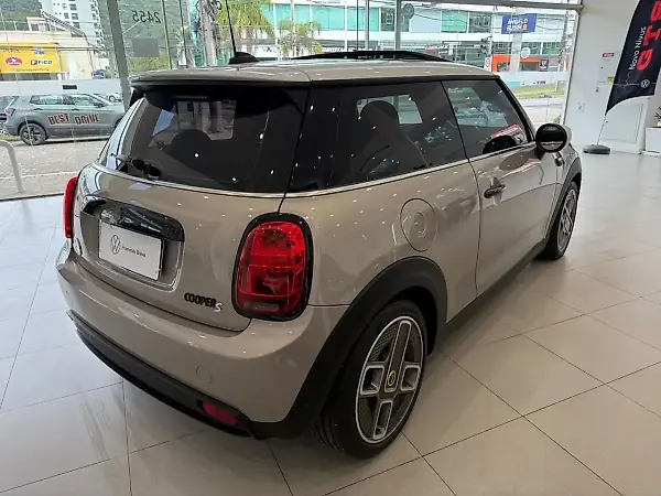 Mini Cooper SE - Imagem 18