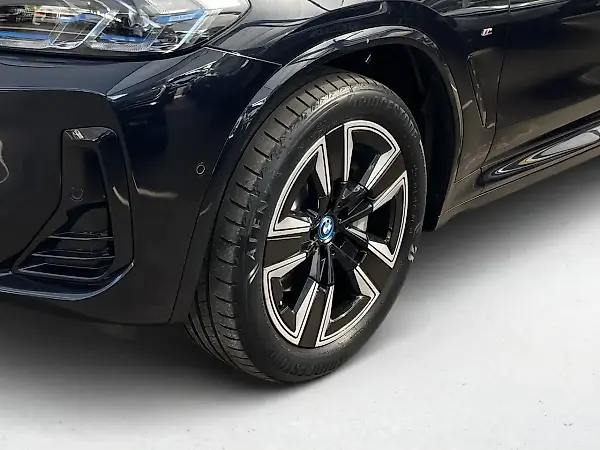 BMW IX3 - Imagem 11