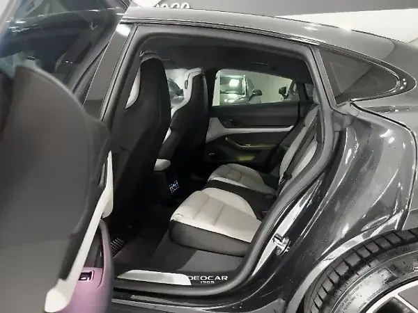 Porsche Taycan - Imagem 9