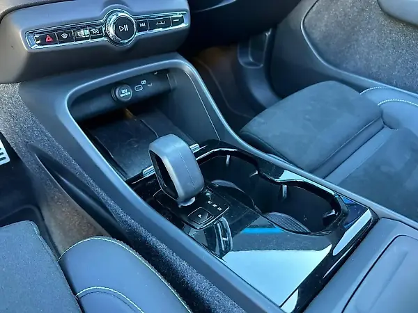 Volvo XC40 Recharge - Imagem 12