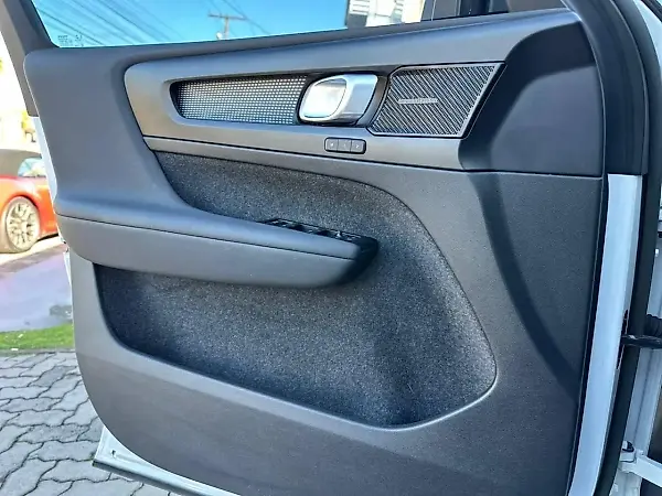 Volvo XC40 Recharge - Imagem 13
