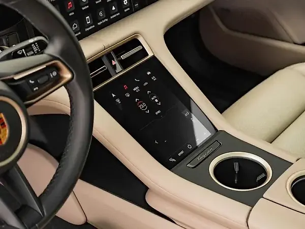 Porsche Taycan - Imagem 12
