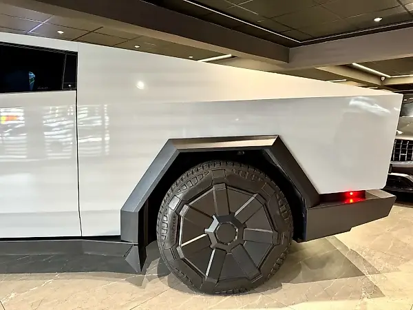 Tesla Cybertruck - Imagem 2