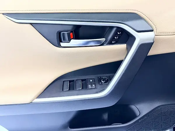 Toyota Rav4 EV - Imagem 11