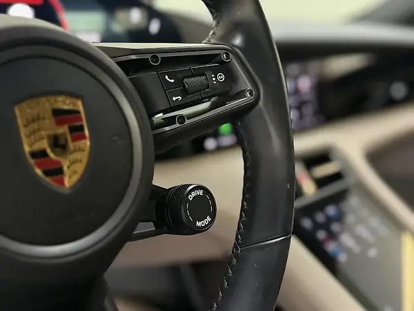 Porsche Taycan - Imagem 6
